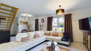 Télévision, cheminée