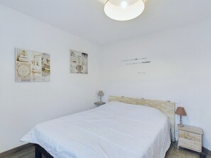 4 bedrooms, iron/ironing board, free WiFi