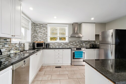 Legend Cottages(Sleep40) - indoor Pool & hot tub & Sauna