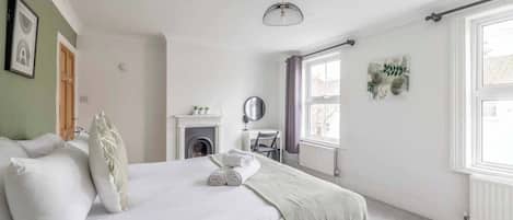 2 bedrooms, travel crib, WiFi, bed sheets