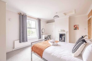 2 habitaciones, cuna de viaje, wifi y ropa de cama