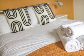 2 bedrooms, travel cot, WiFi, bed sheets
