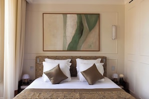 1 bedroom, laptop workspace, iron/ironing board, bed sheets - Palais Bourbon Hotel - Room 34 - 2P - Invalides (Paris)