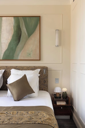 1 bedroom, laptop workspace, iron/ironing board, bed sheets - Palais Bourbon Hotel - Room 34 - 2P - Invalides (Paris)