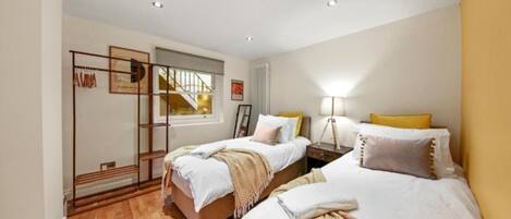 2 bedrooms, iron/ironing board, travel cot, free WiFi