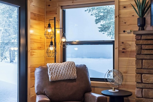 Snowmobile Basecamp|2BR |Paradise Lakeside