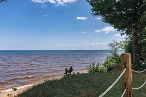 On the beach - Snowmobile Basecamp|2BR |Paradise Lakeside (Paradise)