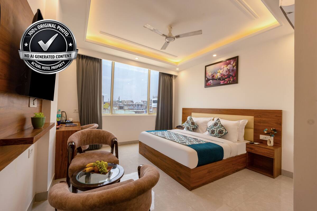 Deluxe Double Room, Non Smoking, City View | Desk, laptop workspace, soundproofing, WiFi (free)