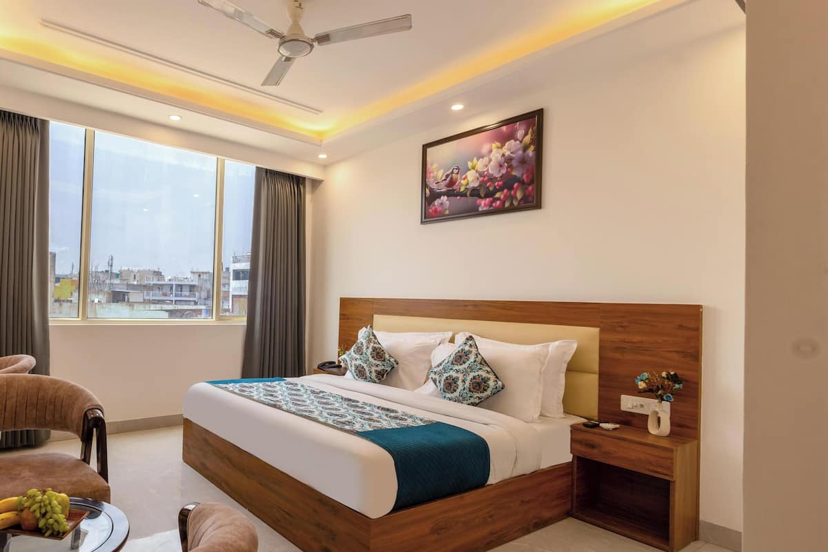 Deluxe Double Room, Non Smoking, City View | Desk, laptop workspace, soundproofing, WiFi (free)