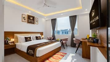 Desk, laptop workspace, soundproofing, free WiFi