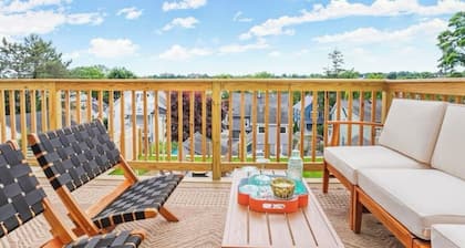 Charming Greenwich Getaway - Minutes from MetroNorth Train to NYC