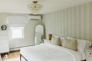 2 bedrooms, iron/ironing board, travel cot, free WiFi - Charming Greenwich Getaway - Minutes from MetroNorth Train to NYC (Greenwich)