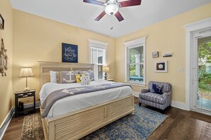 3 bedrooms, travel cot, free WiFi, bed sheets - Miramar Beach Villa - Steps to the Beach & Pool (Miramar Beach)
