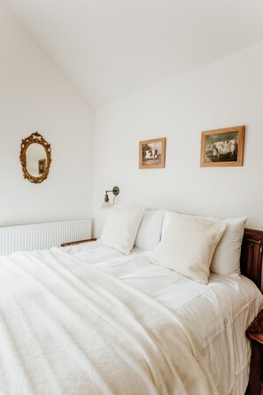 House | 1 bedroom, free WiFi, bed sheets - The Dairy - Bijou Barn Conversion Near Holy Island (Berwick-upon-Tweed)