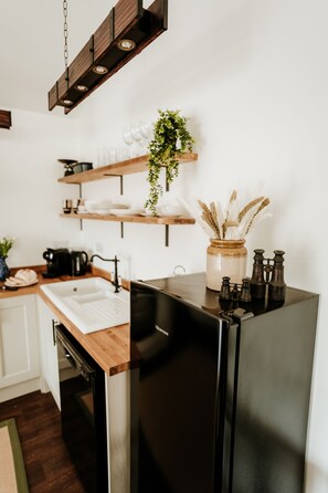 House | Private kitchen | Fridge, oven, stovetop, dishwasher - The Dairy - Bijou Barn Conversion Near Holy Island (Berwick-upon-Tweed)