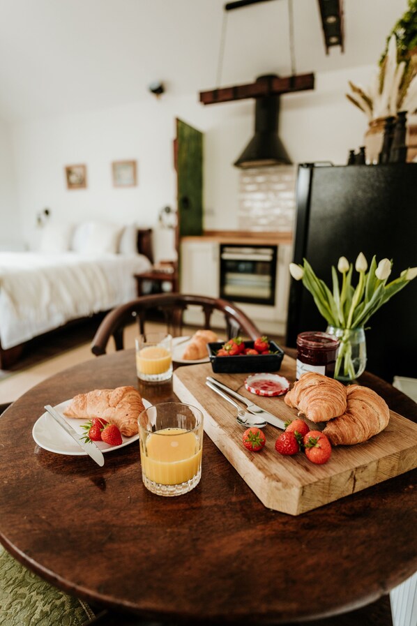 House | 1 bedroom, free WiFi, bed sheets - The Dairy - Bijou Barn Conversion Near Holy Island (Berwick-upon-Tweed)