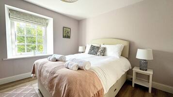 3 bedrooms, iron/ironing board, travel cot, free WiFi