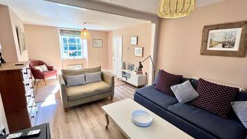 Una televisión, libros