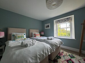 3 chambres, fer et planche à repasser, lit parapluie, Wi-Fi gratuit