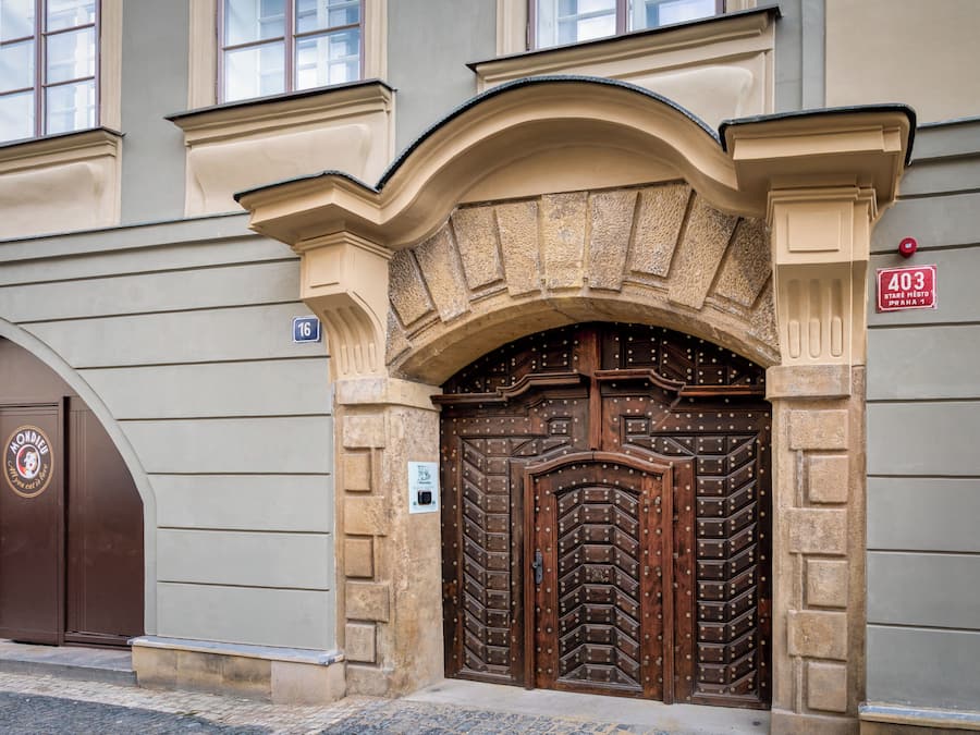 Entrada al alojamiento