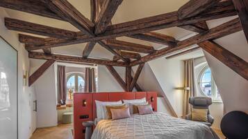 Panoramic Apartment | In-room safe, blackout drapes, iron/ironing board, free WiFi