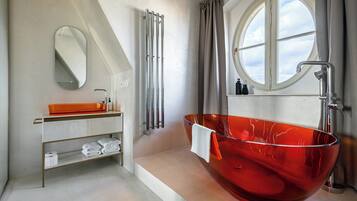 Panoramic Apartment | Bathroom | Free toiletries, hair dryer, towels, soap