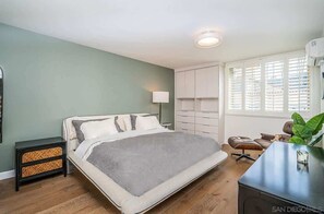 2 室のベッドルーム、デスク、アイロン / アイロン台、WiFi