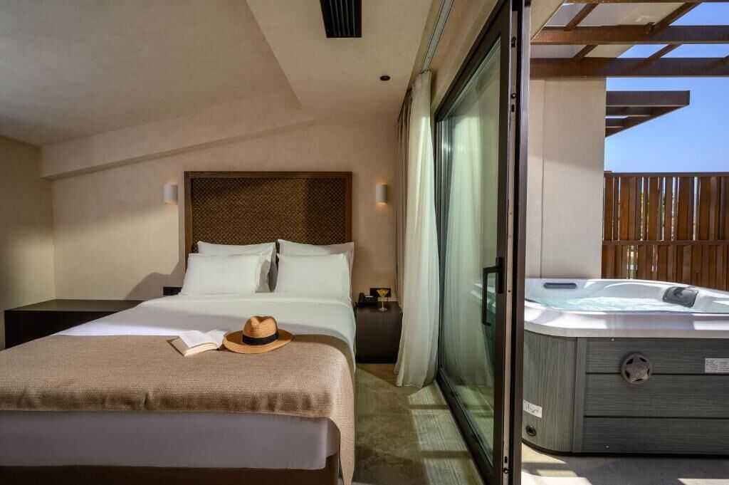 In-room safe, desk, laptop workspace, blackout curtains