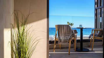 Premium Suite | In-room safe, desk, laptop workspace, blackout drapes