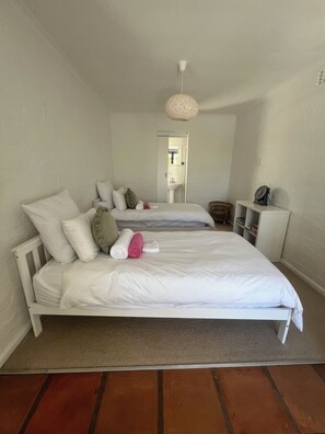 2 bedrooms, in-room safe, desk, iron/ironing board