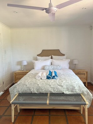 2 chambres, coffres-forts dans les chambres, bureau