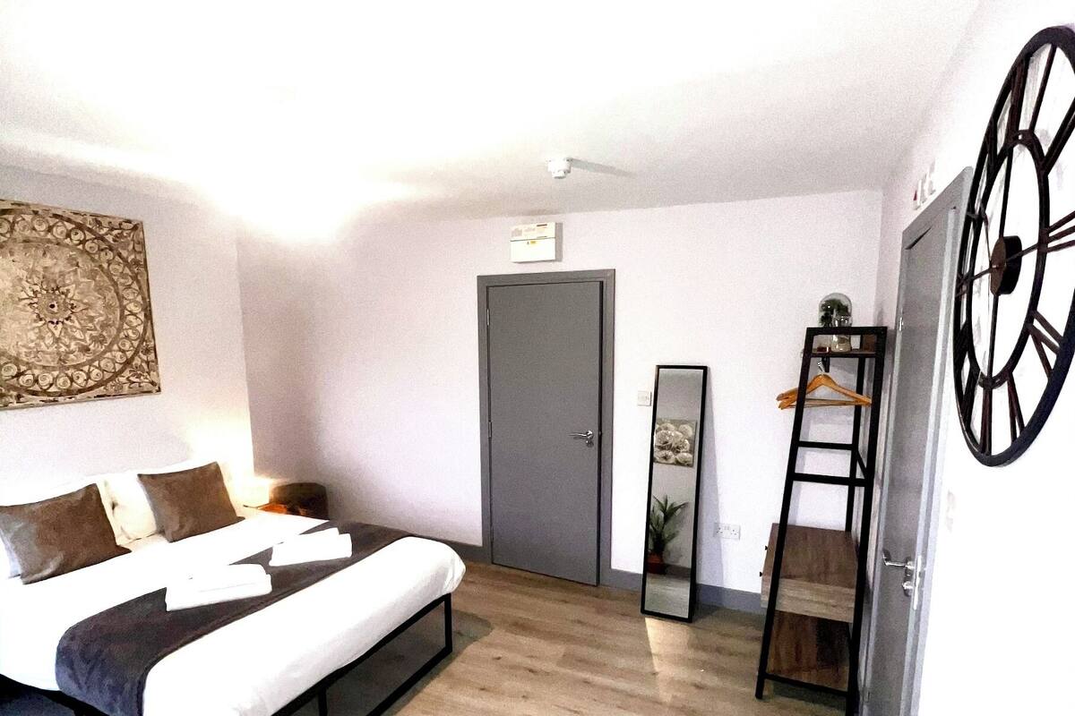 Economy Double Room | Desk, iron/ironing board, WiFi (free)