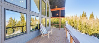 Views, Trails, Hot Tub & More: Luxe Wyoming Oasis