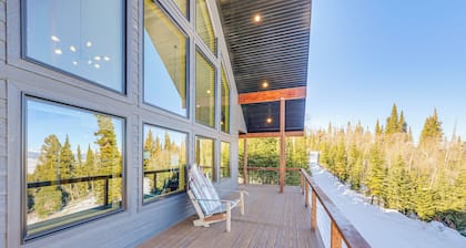 Views, Trails, Hot Tub & More: Luxe Wyoming Oasis