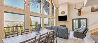 Views, Trails, Hot Tub & More: Luxe Wyoming Oasis