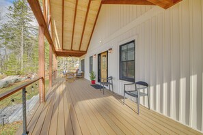Interior - 4 Mi to Boothbay Harbor: Quiet Retreat w/ Deck (Boothbay)