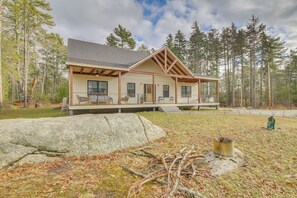 Interior - 4 Mi to Boothbay Harbor: Quiet Retreat w/ Deck (Boothbay)