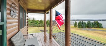 All-season Long Lake Base Camp! Family Cabin