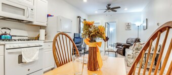 1 ไมล์ถึงดาวน์ทาวน์: ที่พักสัตว์เลี้ยงพักได้ในคอร์นนิ่ง