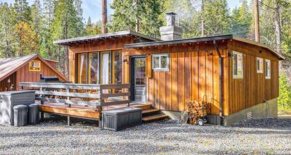 Walk to Golf, Lake: Twain Harte Cabin w/ Fireplace