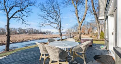 Kayak + Paddleboard: Canal-front White Lake Escape