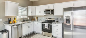 3 Mi to Tucson Mall: Home w/ Large Outdoor Space!