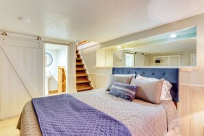 House (3 Bedrooms) | Interior - Hike, Fish & Explore: Family Cabin in Sulphur! (Sulphur)