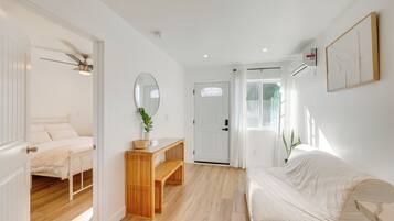 1 bedroom, bed sheets