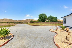 House (2 Bedrooms) | Interior - 19 Mi to Sequoia Natl Park: Mtn-view Woodlake Gem (Woodlake)