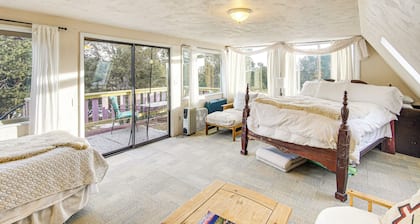 Near Hiking: Tranquil Crestone Studio w/ Deck!