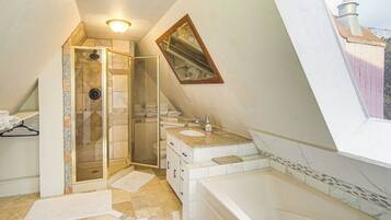 Apartment (0 Bedroom) | Interior