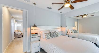 6 Mi to Dtwn: Sarasota Apt w/ Patio & Fire Pit