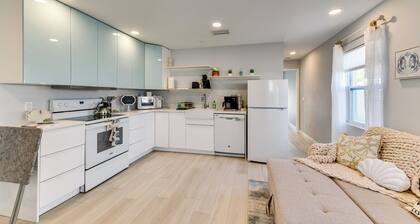 6 Mi to Dtwn: Sarasota Apt w/ Patio & Fire Pit