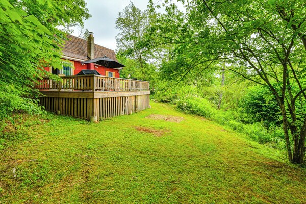 Mtn-view Deck & Grill: Creekside Catskills Cabin! - Hancock, NY